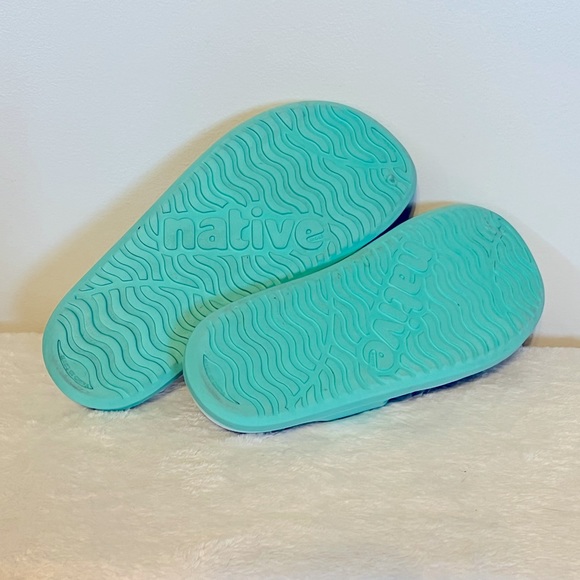 Native Shoes Teal and white flip flops - Picture 5 of 6
